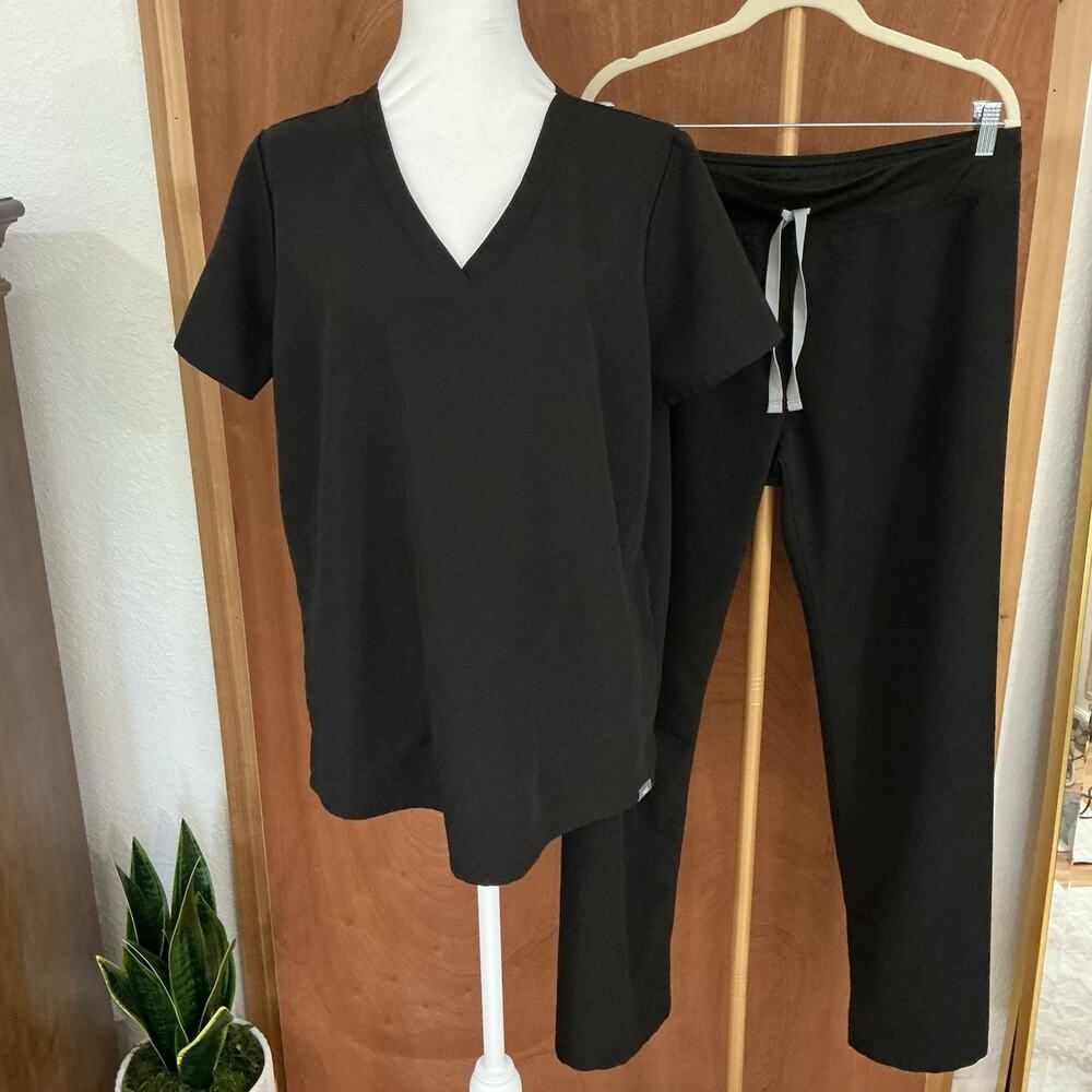 FIGS Technical Collection Women’s Scrub Set Black V Neck TOP SZ LRG PANTS SZ MED